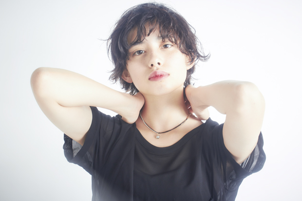 パーマで魅せる 女性らしい色気のある抜け感マッシュウルフ Short Haircatalog Jp ヘアカタログ Jp つぎのわたし選び