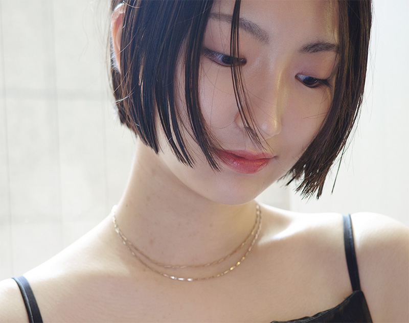 潔く切り込んだボブスタイル